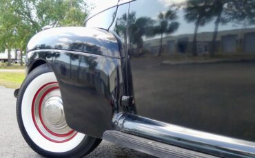 Unknown-Tudor-1941-Black-Red-ampamp-White-15