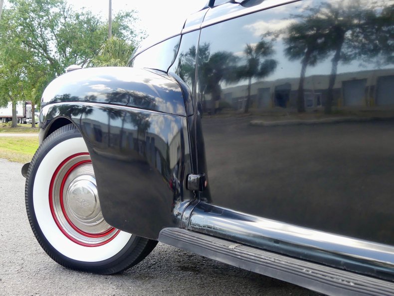 Unknown-Tudor-1941-Black-Red-ampamp-White-15