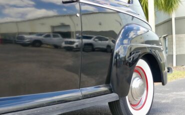 Unknown-Tudor-1941-Black-Red-ampamp-White-16