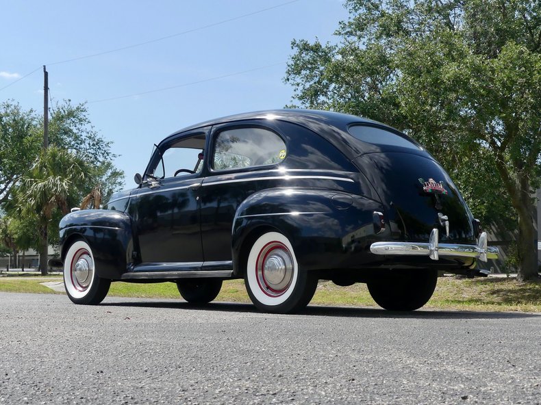 Unknown-Tudor-1941-Black-Red-ampamp-White-2