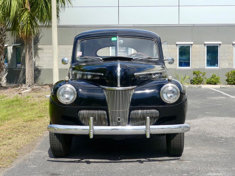 Unknown-Tudor-1941-Black-Red-ampamp-White-30