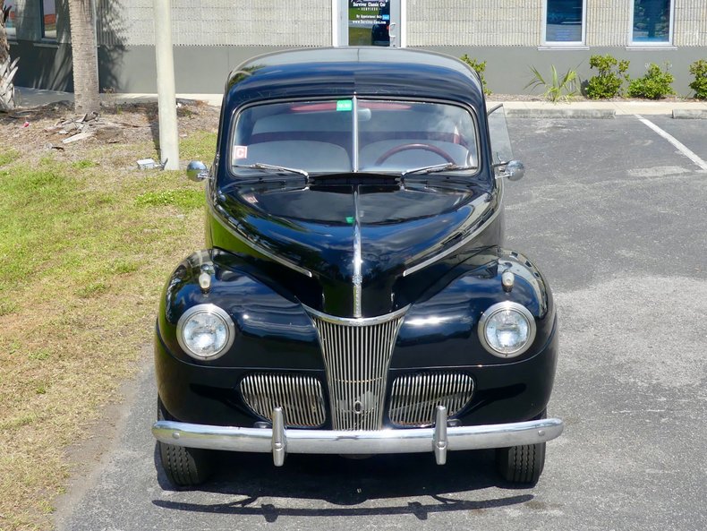Unknown-Tudor-1941-Black-Red-ampamp-White-31