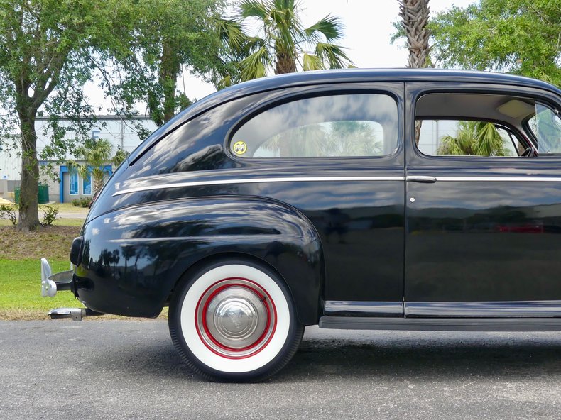 Unknown-Tudor-1941-Black-Red-ampamp-White-38