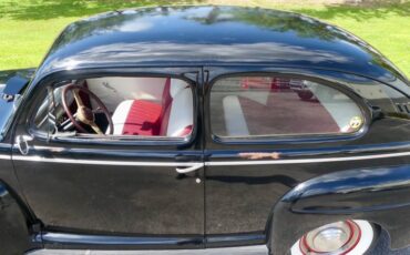 Unknown-Tudor-1941-Black-Red-ampamp-White-40
