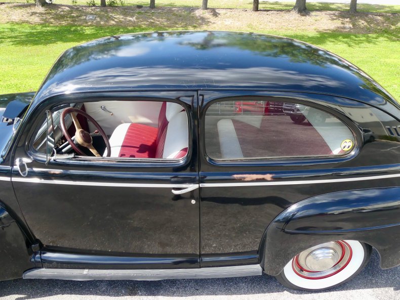 Unknown-Tudor-1941-Black-Red-ampamp-White-40