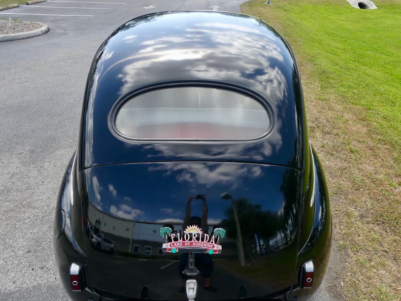 Unknown-Tudor-1941-Black-Red-ampamp-White-42