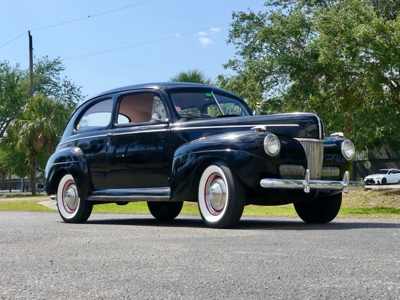 Unknown-Tudor-1941-Black-Red-ampamp-White-5