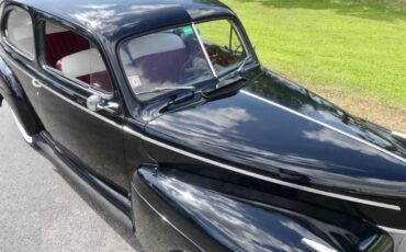 Unknown-Tudor-1941-Black-Red-ampamp-White-8