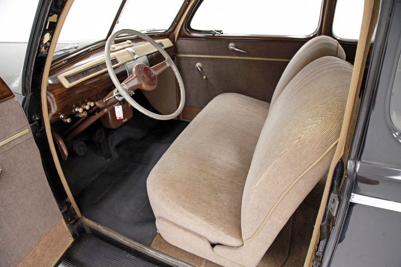 Unknown-Tudor-1941-Black-Tan-1