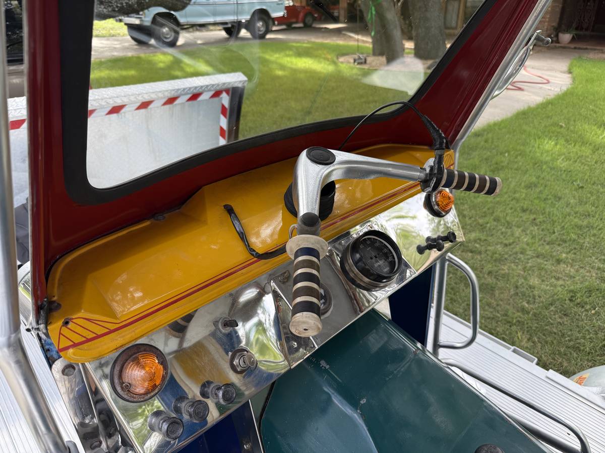 Unknown-Tuk-tuk-taxi-1967-6