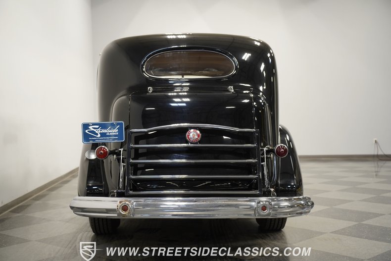 Unknown-Twelve-1939-Black-Tan-10