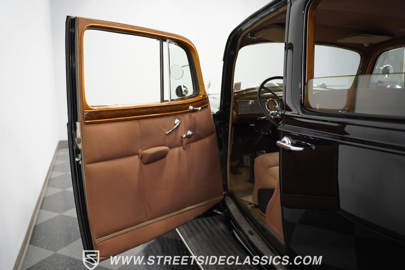Unknown-Twelve-1939-Black-Tan-35