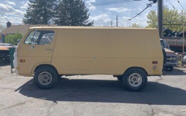 Unknown-Van-1968-Yellow-Brown-16
