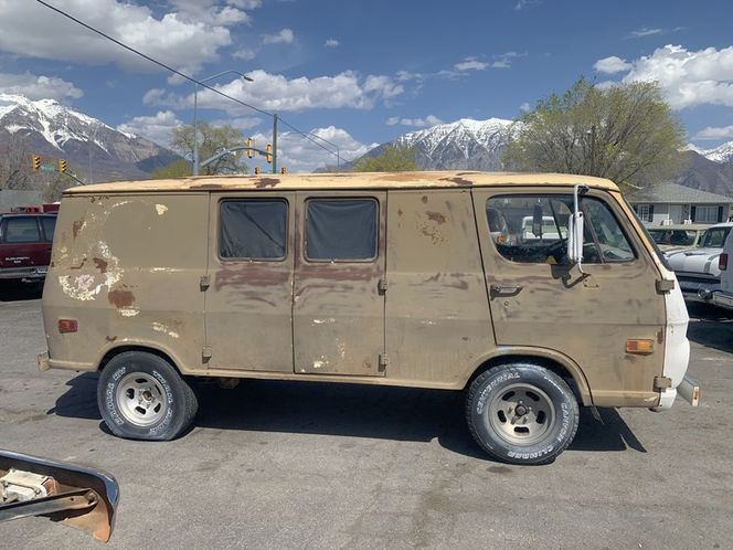 Unknown-Van-1968-Yellow-Brown-20