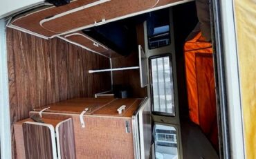 Unknown-Vanagon-1970-Ivory-Black-16
