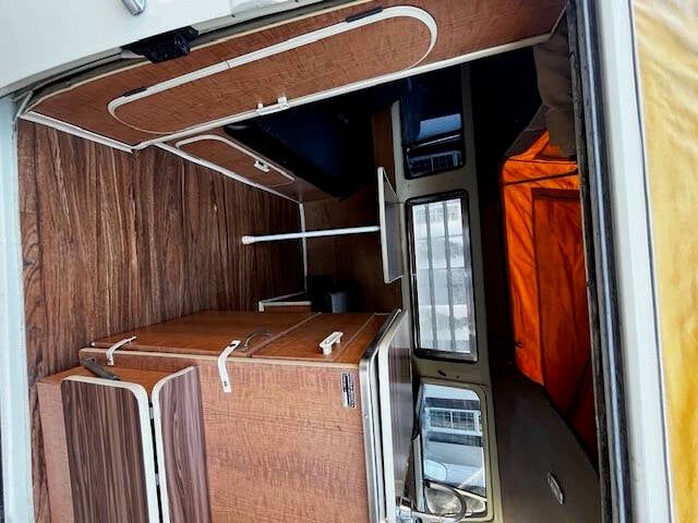 Unknown-Vanagon-1970-Ivory-Black-16