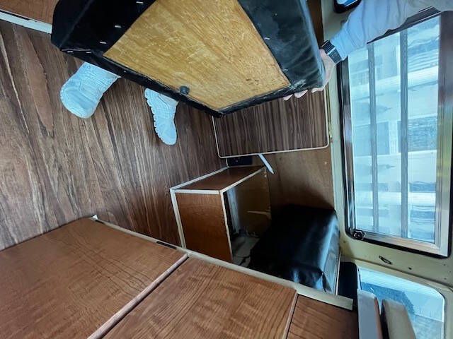 Unknown-Vanagon-1970-Ivory-Black-17
