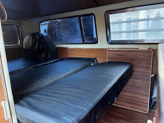 Unknown-Vanagon-1970-Ivory-Black-21