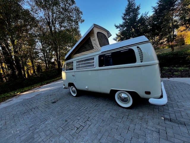 Unknown-Vanagon-1970-Ivory-Black-23