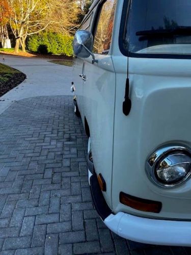 Unknown-Vanagon-1970-Ivory-Black-24
