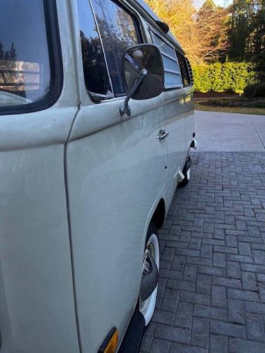 Unknown-Vanagon-1970-Ivory-Black-25