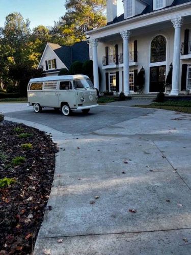 Unknown-Vanagon-1970-Ivory-Black-26