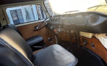 Unknown-Vanagon-1970-Ivory-Black-3