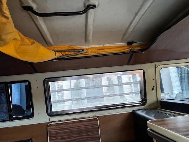 Unknown-Vanagon-1970-Ivory-Black-31