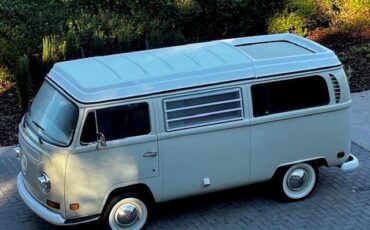 Unknown-Vanagon-1970-Ivory-Black-6