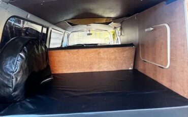 Unknown-Vanagon-1970-Ivory-Black-9