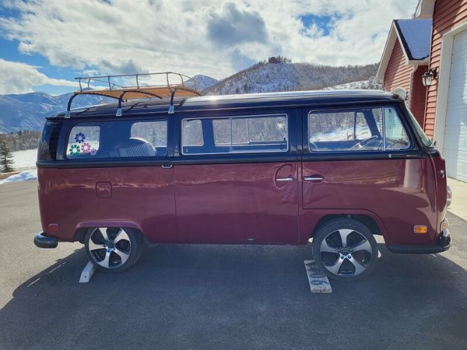 Unknown-Vanagon-1971-Red-Black-10