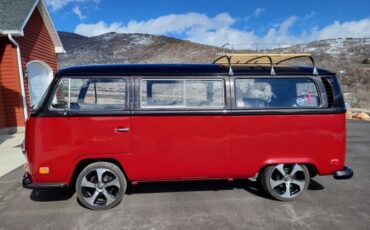 Unknown-Vanagon-1971-Red-Black-11