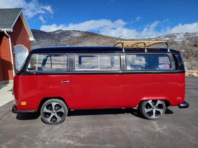 Unknown-Vanagon-1971-Red-Black-11