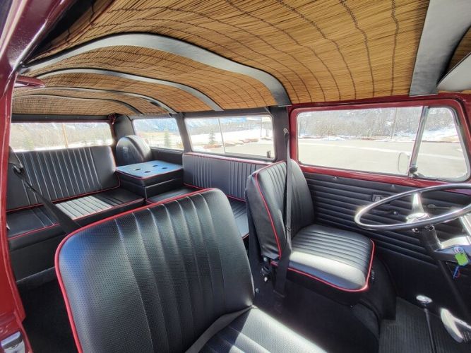 Unknown-Vanagon-1971-Red-Black-2