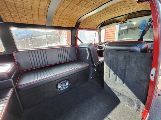 Unknown-Vanagon-1971-Red-Black-3