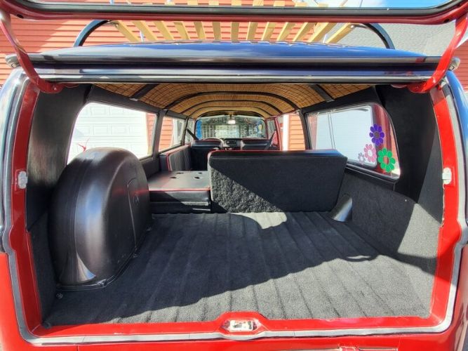 Unknown-Vanagon-1971-Red-Black-5