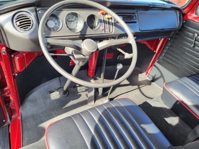 Unknown-Vanagon-1971-Red-Black-8