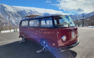 Unknown-Vanagon-1971-Red-Black-9