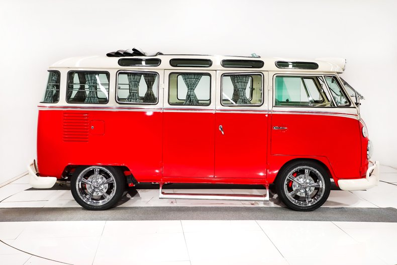 Unknown-Vanagon-1973-Red-Gray-12