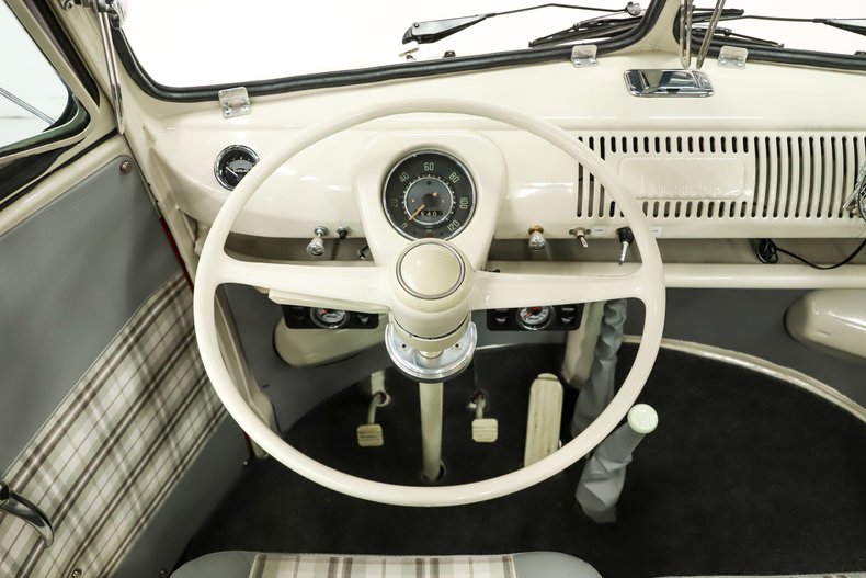 Unknown-Vanagon-1973-Red-Gray-13
