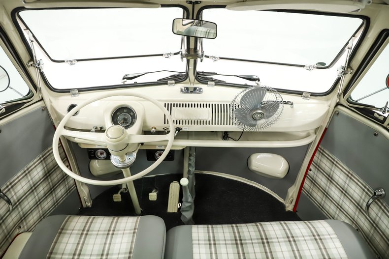 Unknown-Vanagon-1973-Red-Gray-18