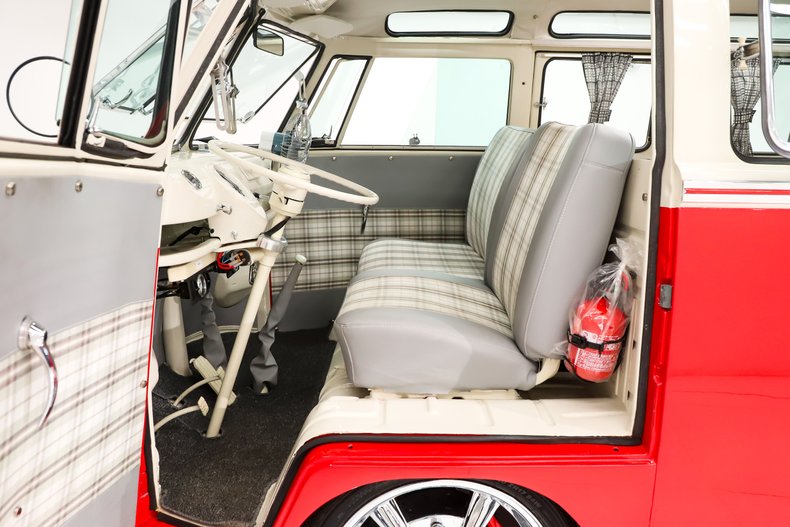 Unknown-Vanagon-1973-Red-Gray-25