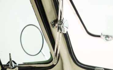 Unknown-Vanagon-1973-Red-Gray-27