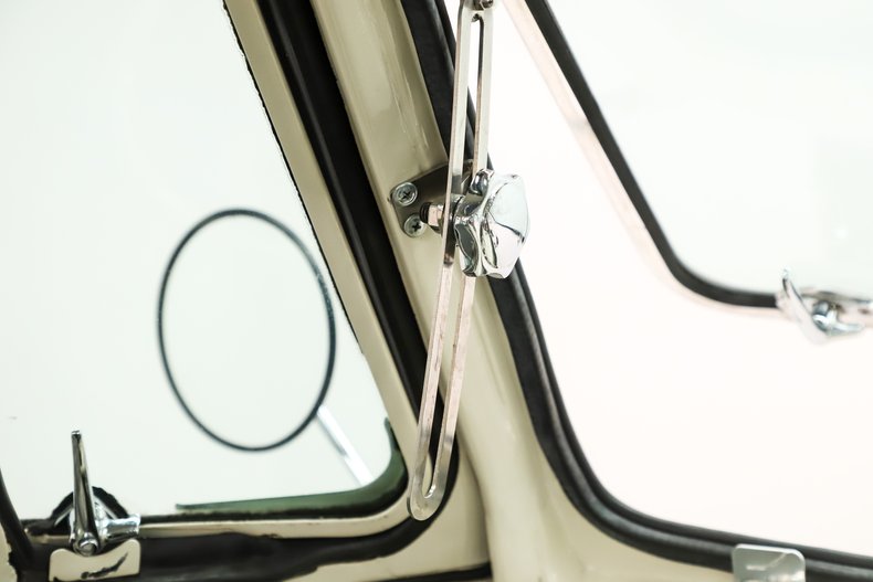 Unknown-Vanagon-1973-Red-Gray-27
