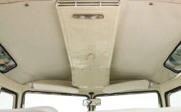 Unknown-Vanagon-1973-Red-Gray-29