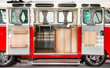 Unknown-Vanagon-1973-Red-Gray-37
