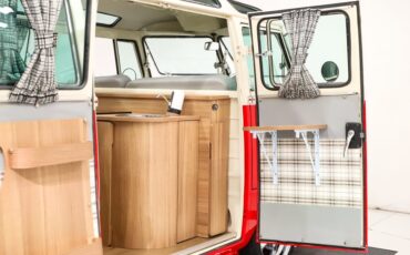Unknown-Vanagon-1973-Red-Gray-39