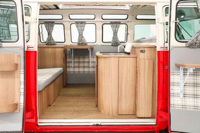 Unknown-Vanagon-1973-Red-Gray-40