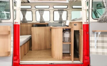 Unknown-Vanagon-1973-Red-Gray-41