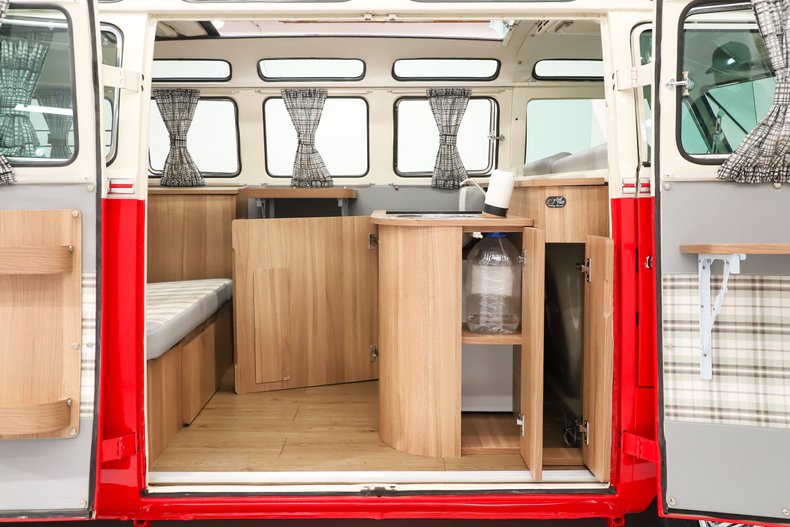 Unknown-Vanagon-1973-Red-Gray-41